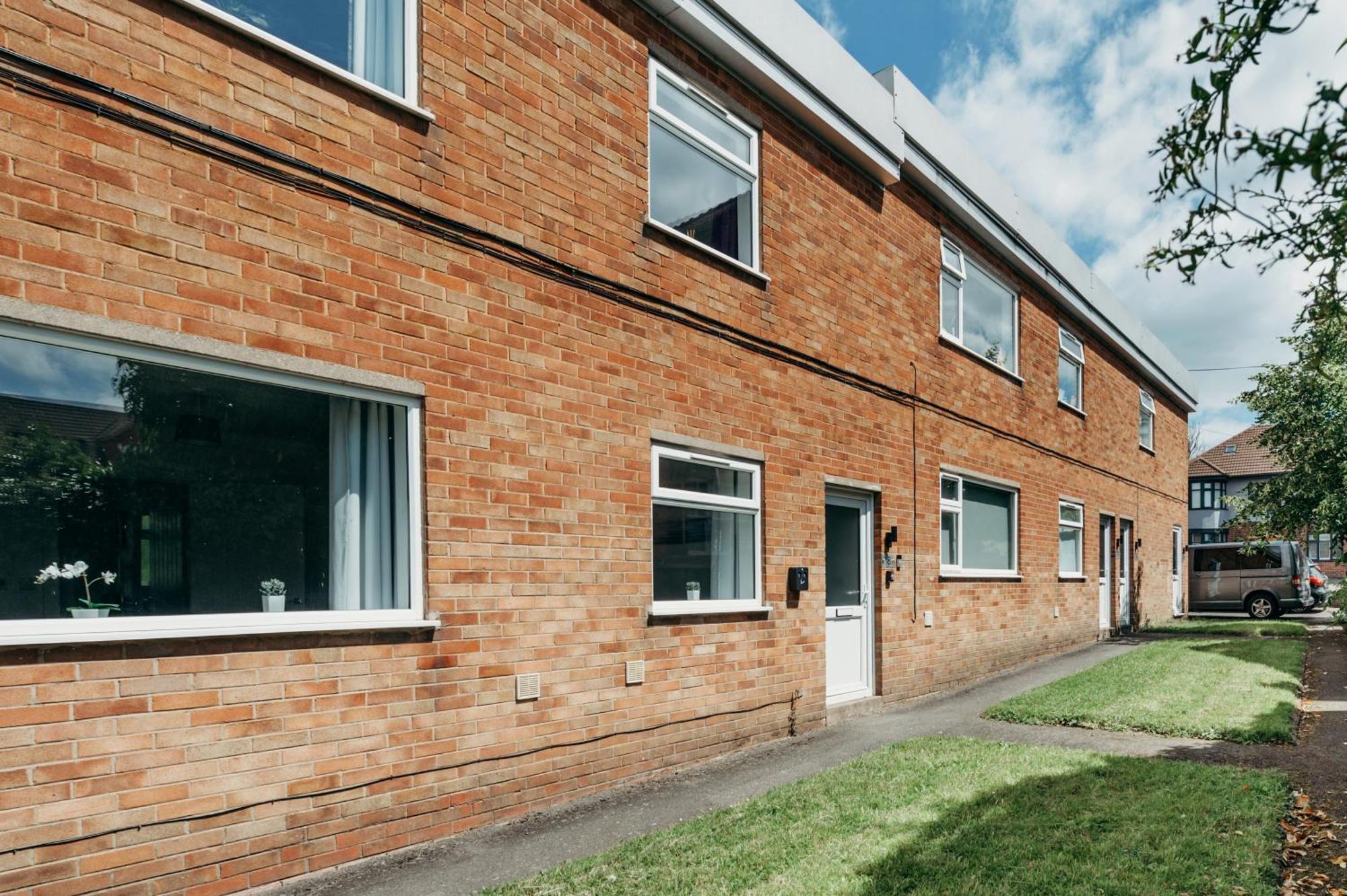 Spacious And Bright 2 Bedroom Apartment, Sleeps 6, 1St Floor With Free Parking, Business And Leisure By Jesswood Properties Hinckley Exterior photo