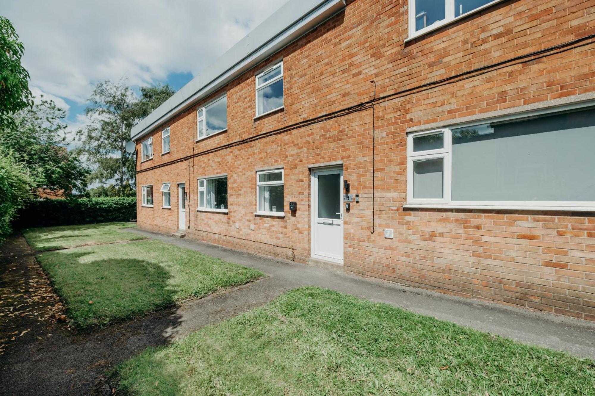 Spacious And Bright 2 Bedroom Apartment, Sleeps 6, 1St Floor With Free Parking, Business And Leisure By Jesswood Properties Hinckley Exterior photo